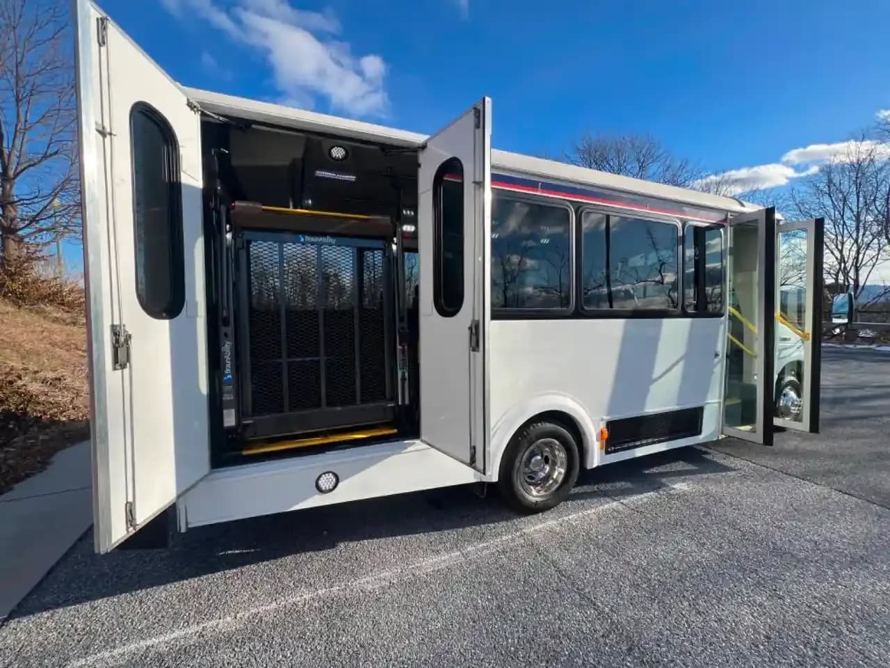 2017 Ford E-450 ADA Shuttle Van - Image 20