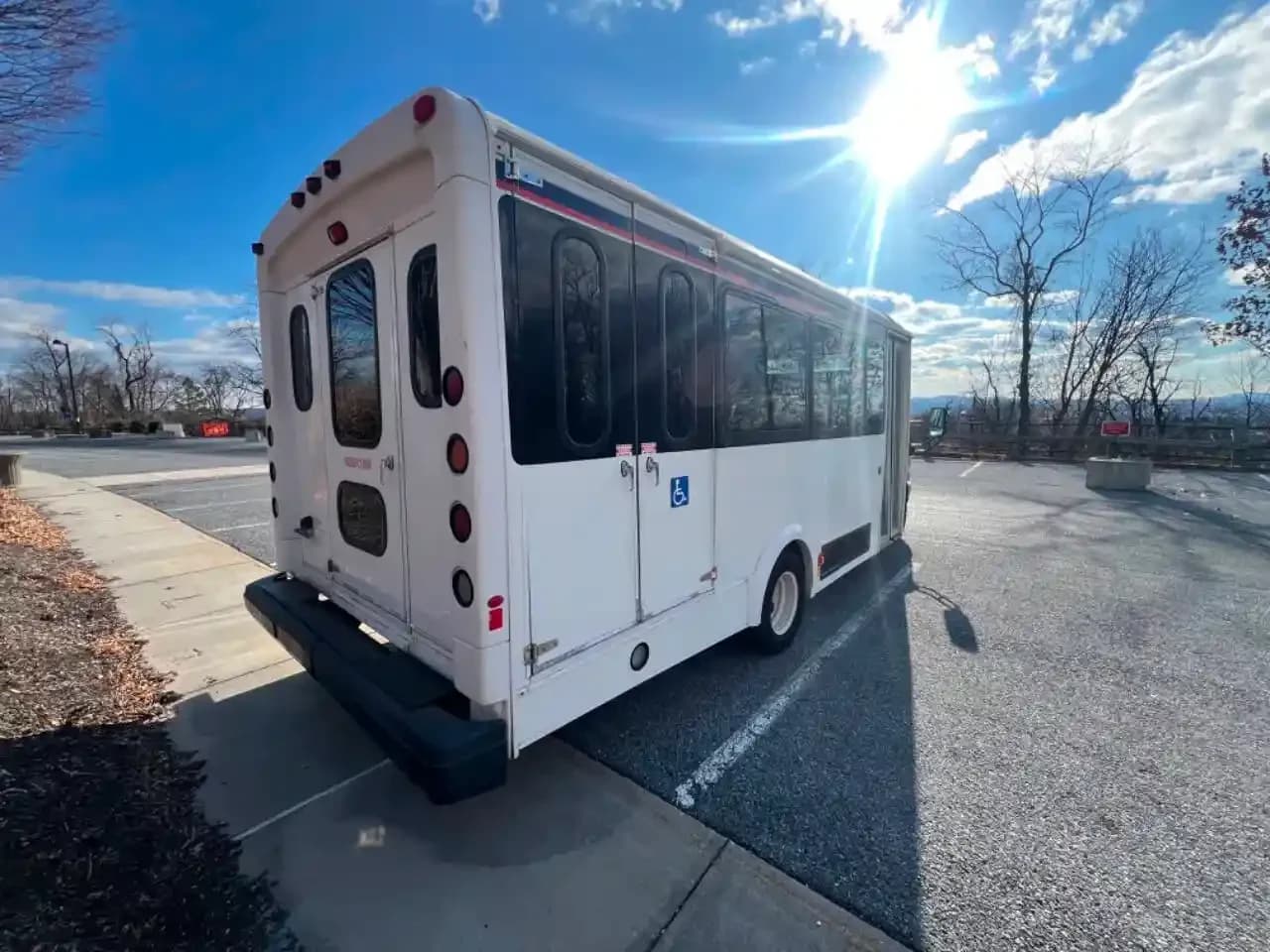 2017 Ford E-450 ADA Shuttle Van - Image 5