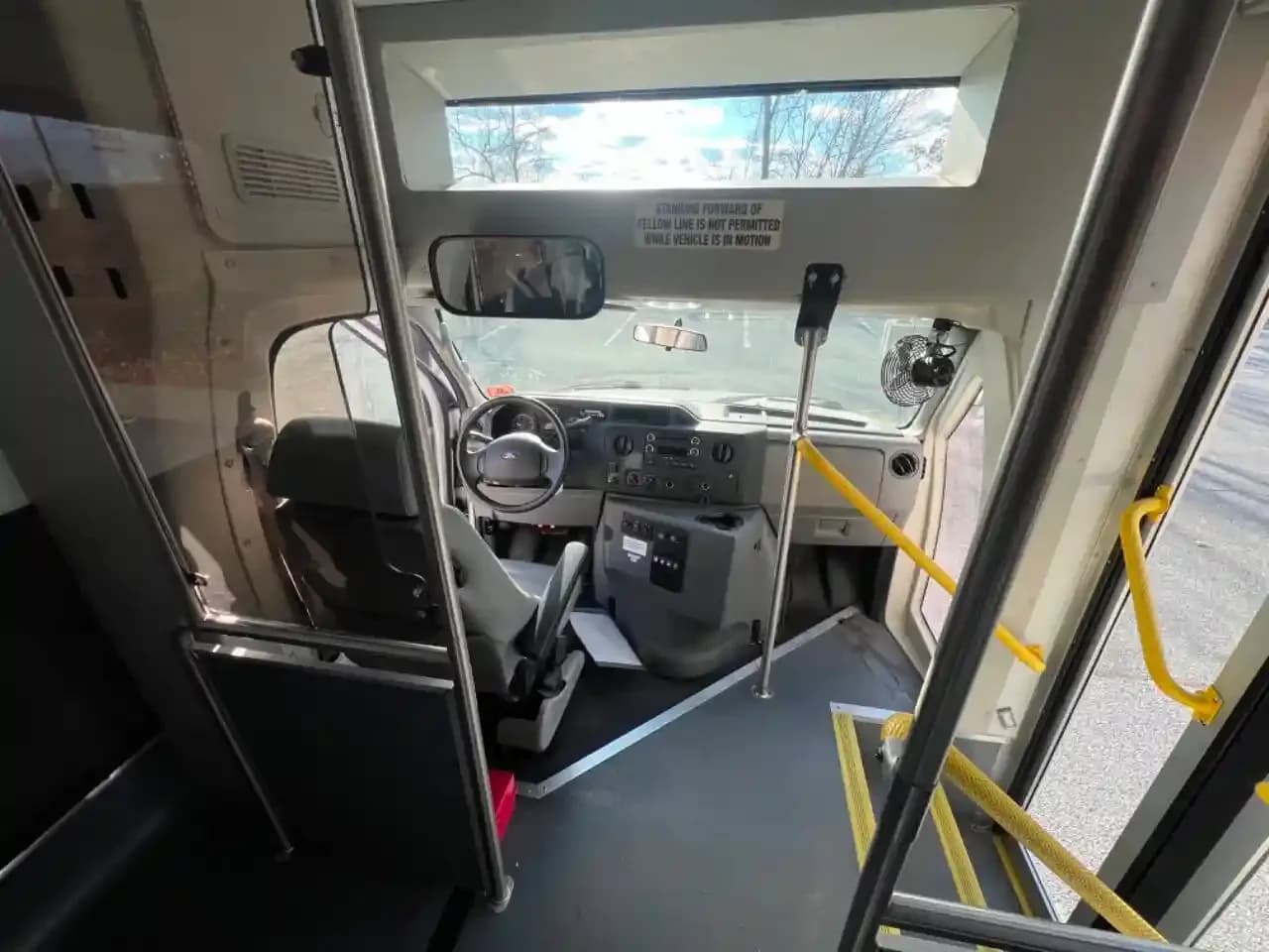 2017 Ford E-450 ADA Shuttle Van - Image 9