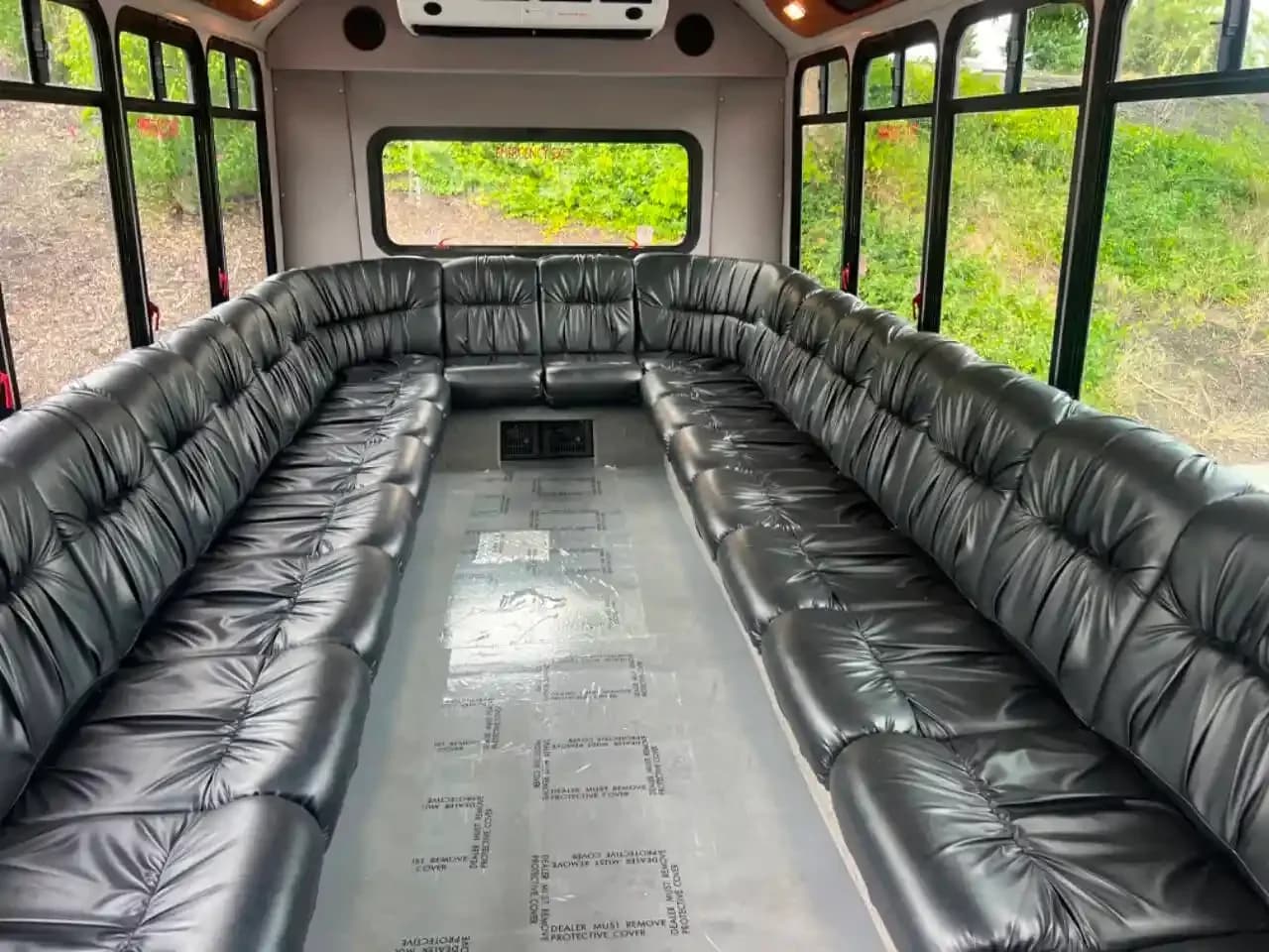 2016 Ford E-Series Shuttle Bus - Image 8