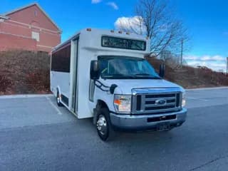 2016 Ford E-Series bus