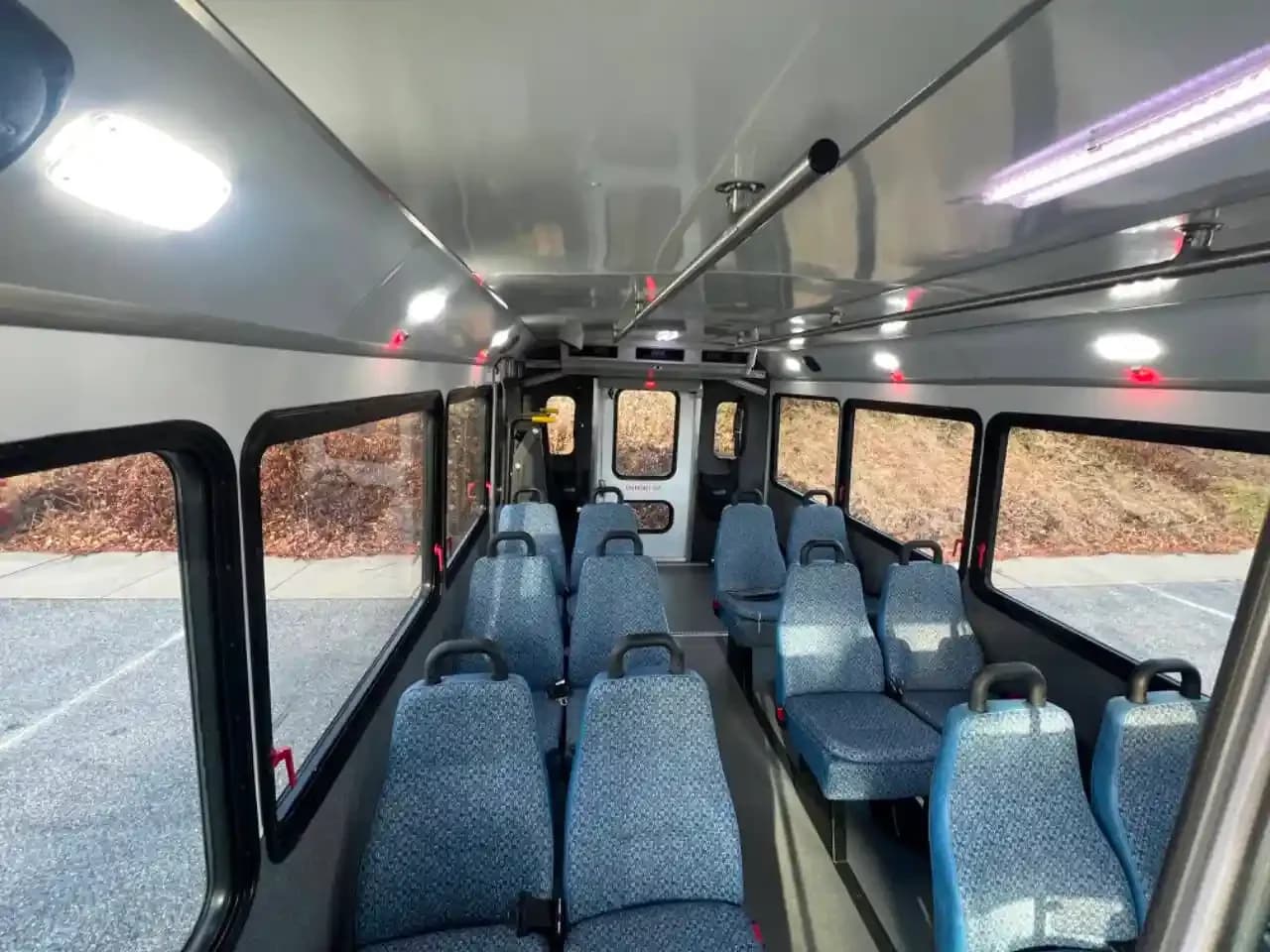 2016 Ford E-Series Shuttle Bus - Image 7