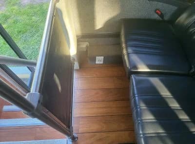 2015 Freightliner S2 Shuttle Bus - Image 11