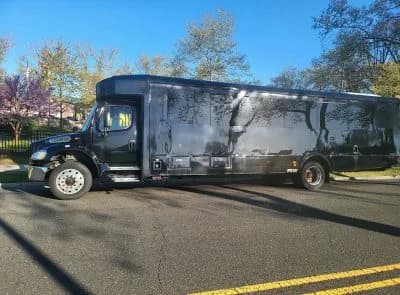 2015 Freightliner S2 Shuttle Bus - Image 2