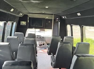 2017 Ford E450 Turtle Top Odyssey Shuttle Bus - Image 4