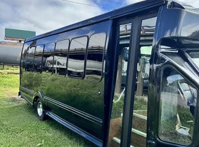 2017 Ford E450 Turtle Top Odyssey Shuttle Bus - Image 2