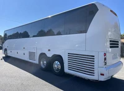 2011 MCI J4500 Coach Bus - Image 3