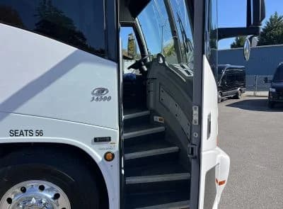 2011 MCI J4500 Coach Bus - Image 9