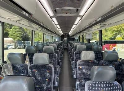 2011 MCI J4500 Coach Bus - Image 2
