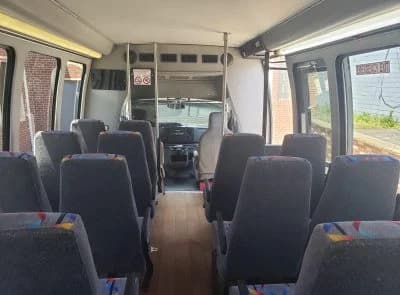 2015 Ford E450 Shuttle Bus - Image 8