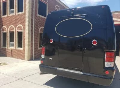 2015 Ford E450 Shuttle Bus - Image 9