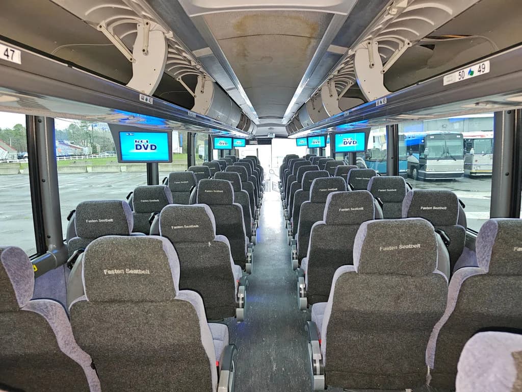 2011 MCI J4500 Coach Bus - Image 4