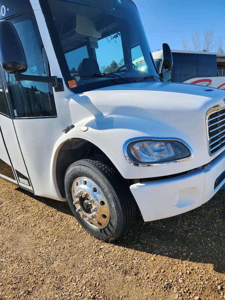 2011 ABC M1235 Mid Size Bus - Image 3