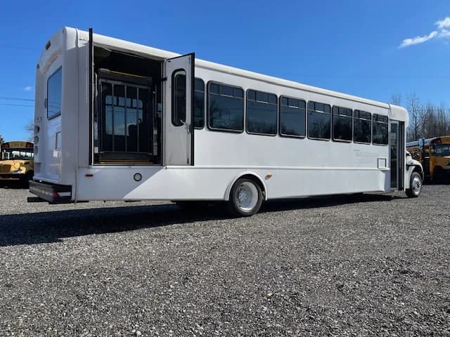 PC505 Commercial Bus #20213 - Image 2