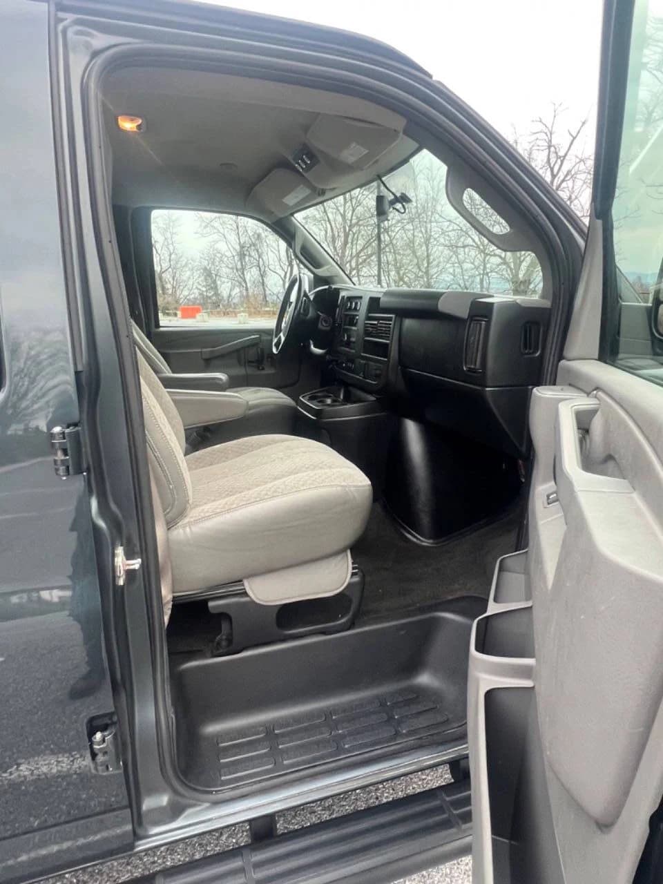 2018 Chevrolet Express Cargo Van - Image 10