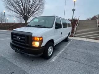 2014 Ford E-Series bus