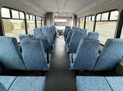 2015 Ford F550 Shuttle Bus - Image 11