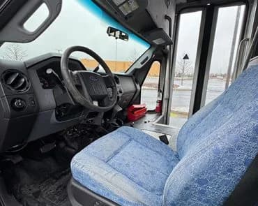 2015 Ford F550 Shuttle Bus - Image 17