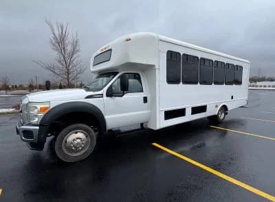 2015 Ford F550 Shuttle Bus - Image 3