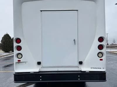 2015 Ford F550 Shuttle Bus - Image 5