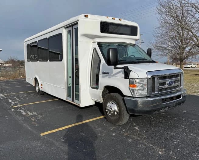 2017 Ford E450 Shuttle Bus - Image 2