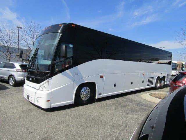 2017 MCI J4500 Coach Bus - Image 1
