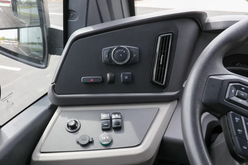 2023 Marcopolo Grand Executive Shuttle Bus - Image 5