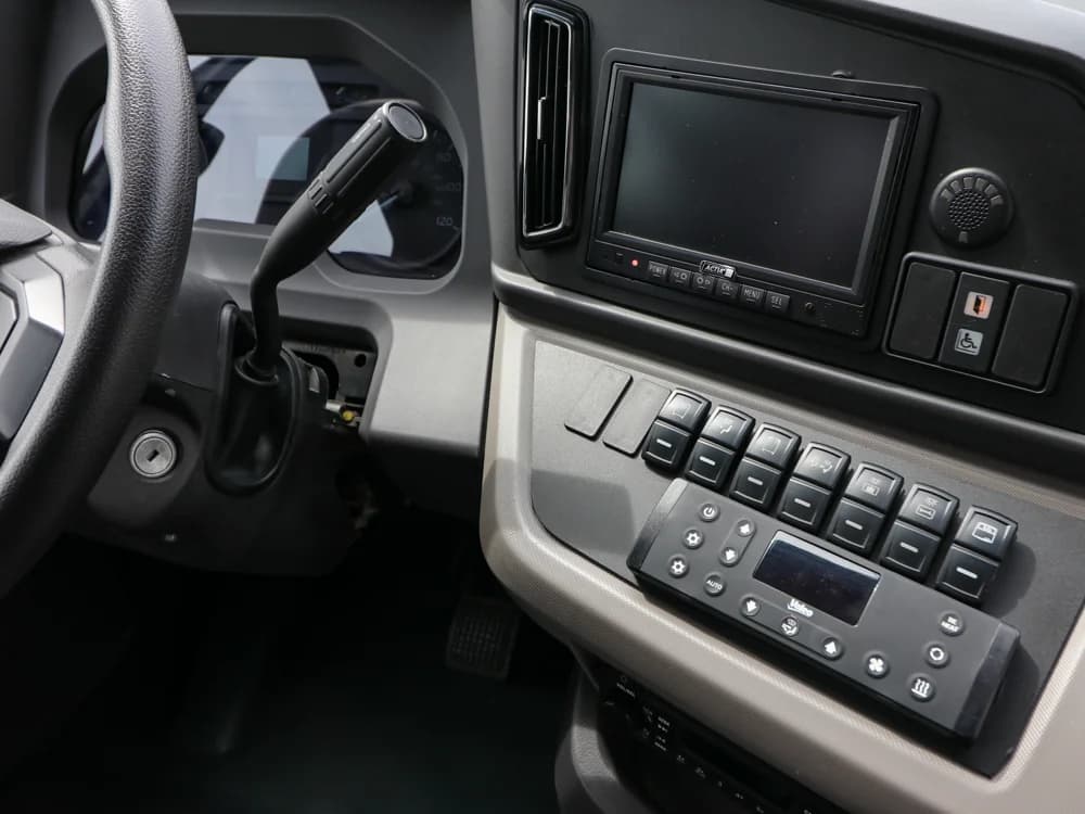 2023 Marcopolo Grand Executive Shuttle Bus - Image 7