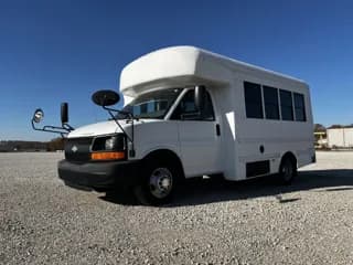 2013 Chevrolet Starcraft bus