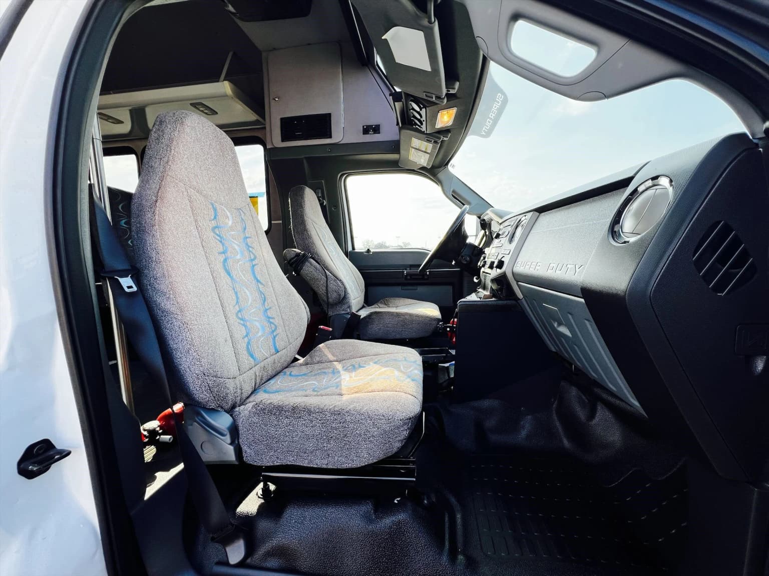 2012 Ford F650 Glaval Shuttle Bus - Image 3