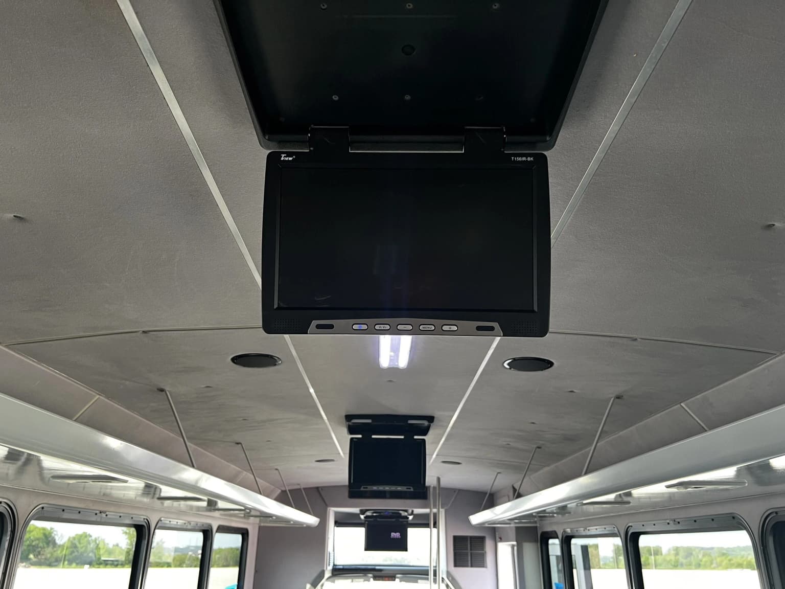 2012 Ford F650 Glaval Shuttle Bus - Image 6