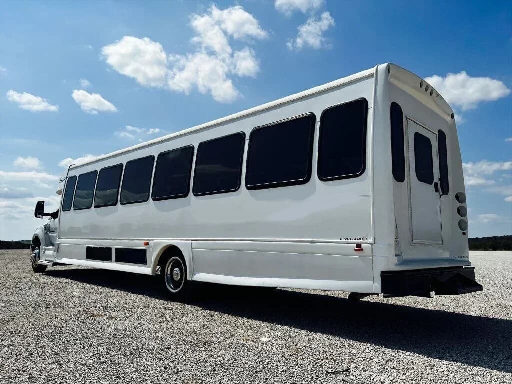 2017 Ford F650 Shuttle Bus - Image 3