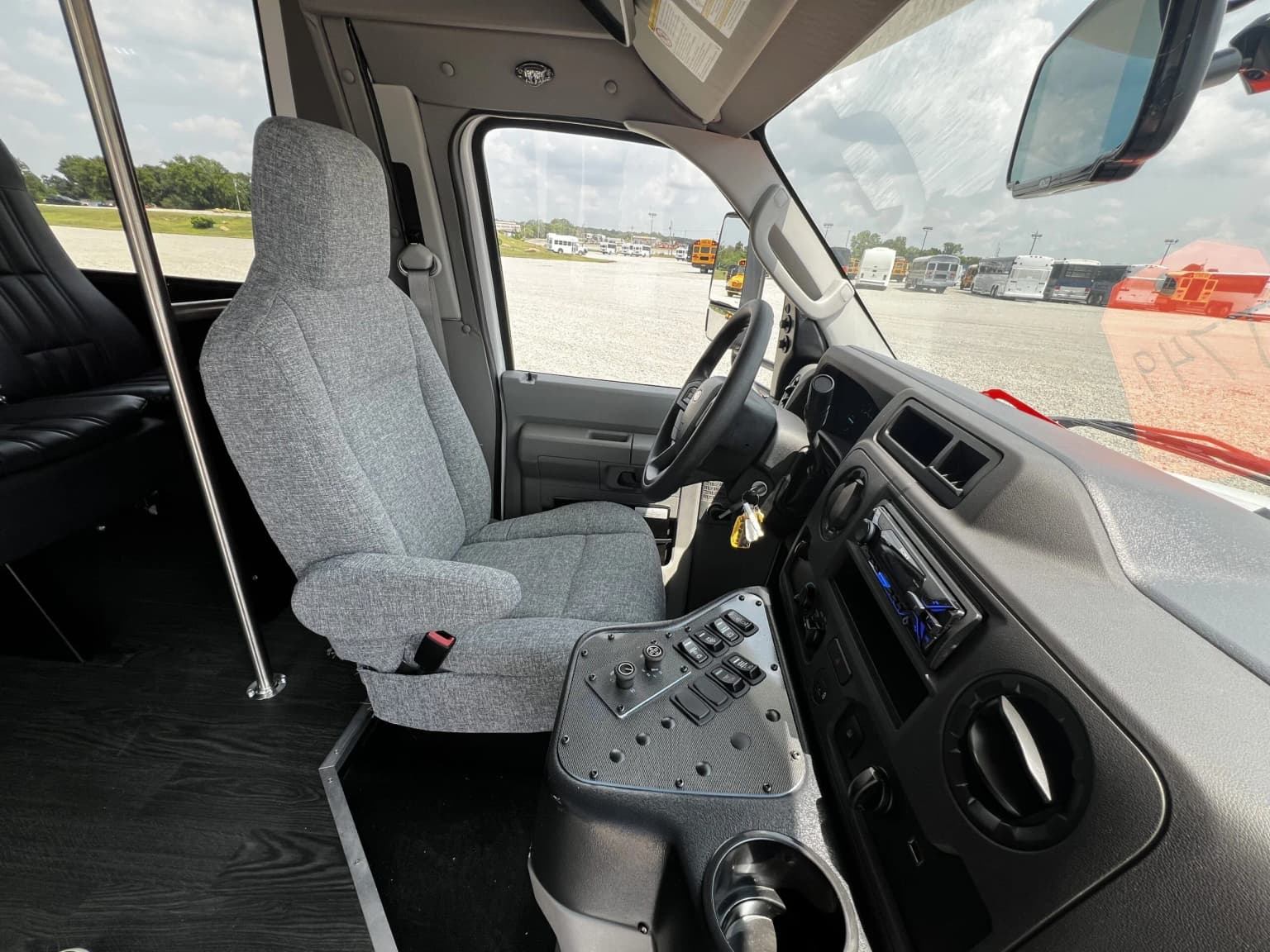 2024 Ford E450 Endera Shuttle Bus - Image 7