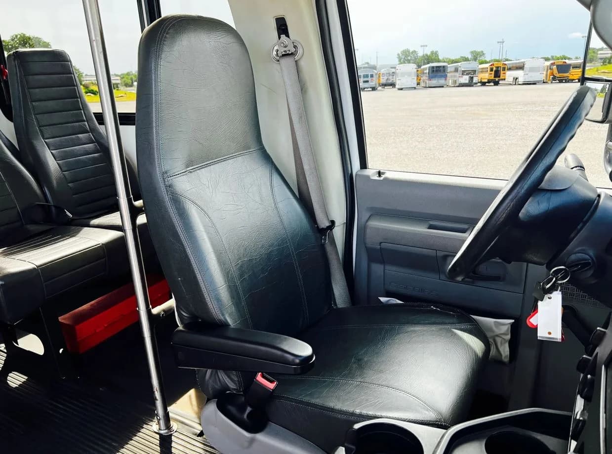 2017 Ford E450 World Trans Shuttle Bus - Image 5