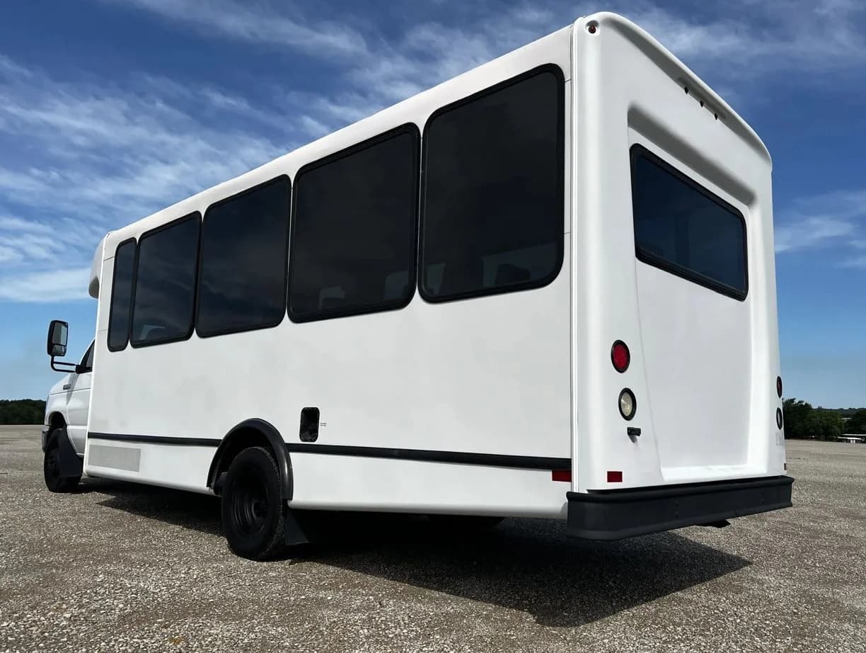 2017 Ford E450 World Trans Shuttle Bus - Image 8