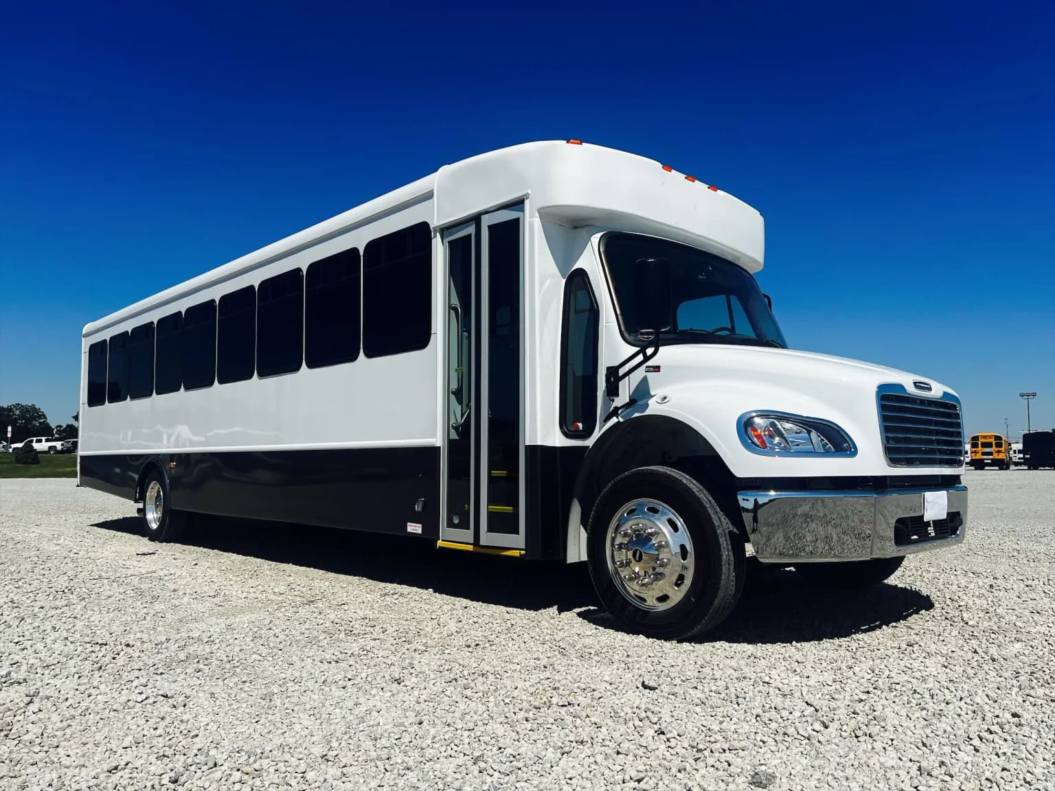 2025 Freightliner Star Rider 45 - Image 1