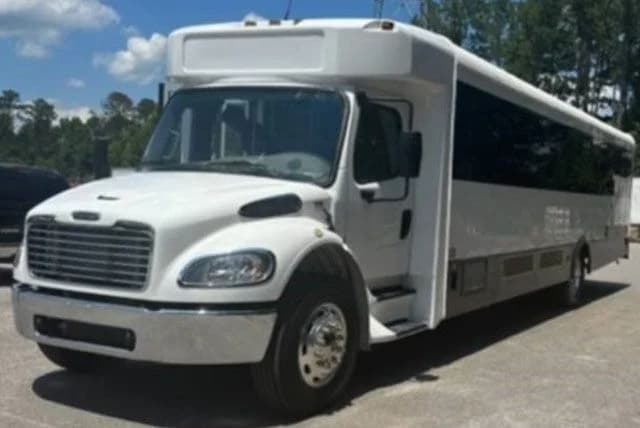 2018 Freightliner Glaval Shuttle Bus - Image 3