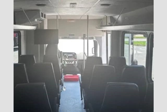 2018 Freightliner Glaval Shuttle Bus - Image 4