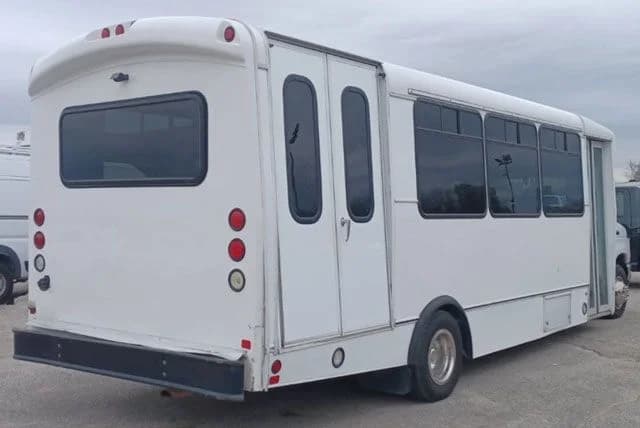 2016 Ford Champion Shuttle Bus - Image 3