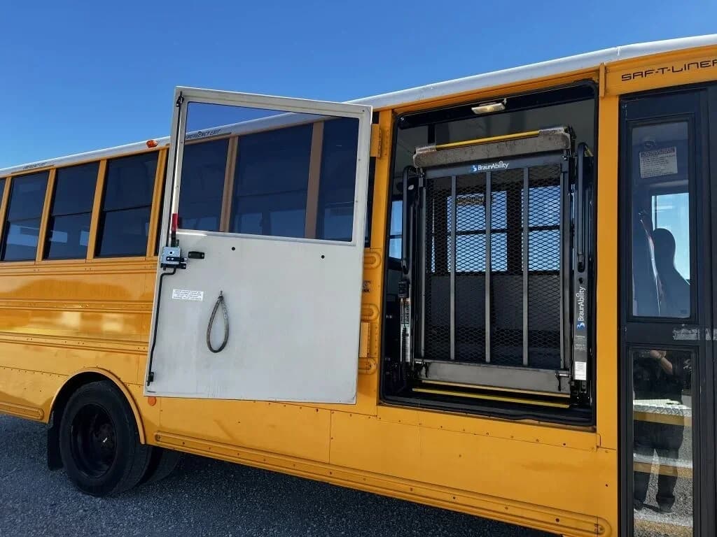 2018 Thomas C2 ADA A/C - Image 10