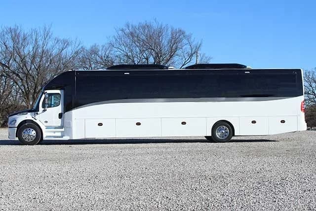2025 Ultra DX Coachliner Bus - Image 4