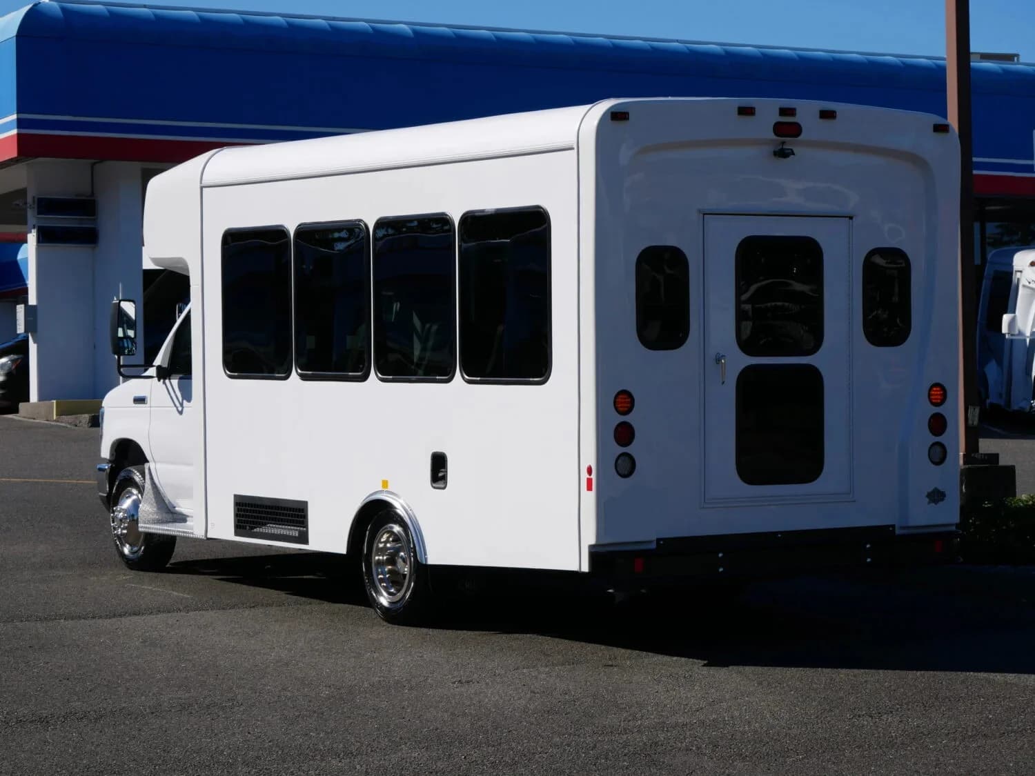 2025 Ford E450 Shuttle Bus ADA - Image 4