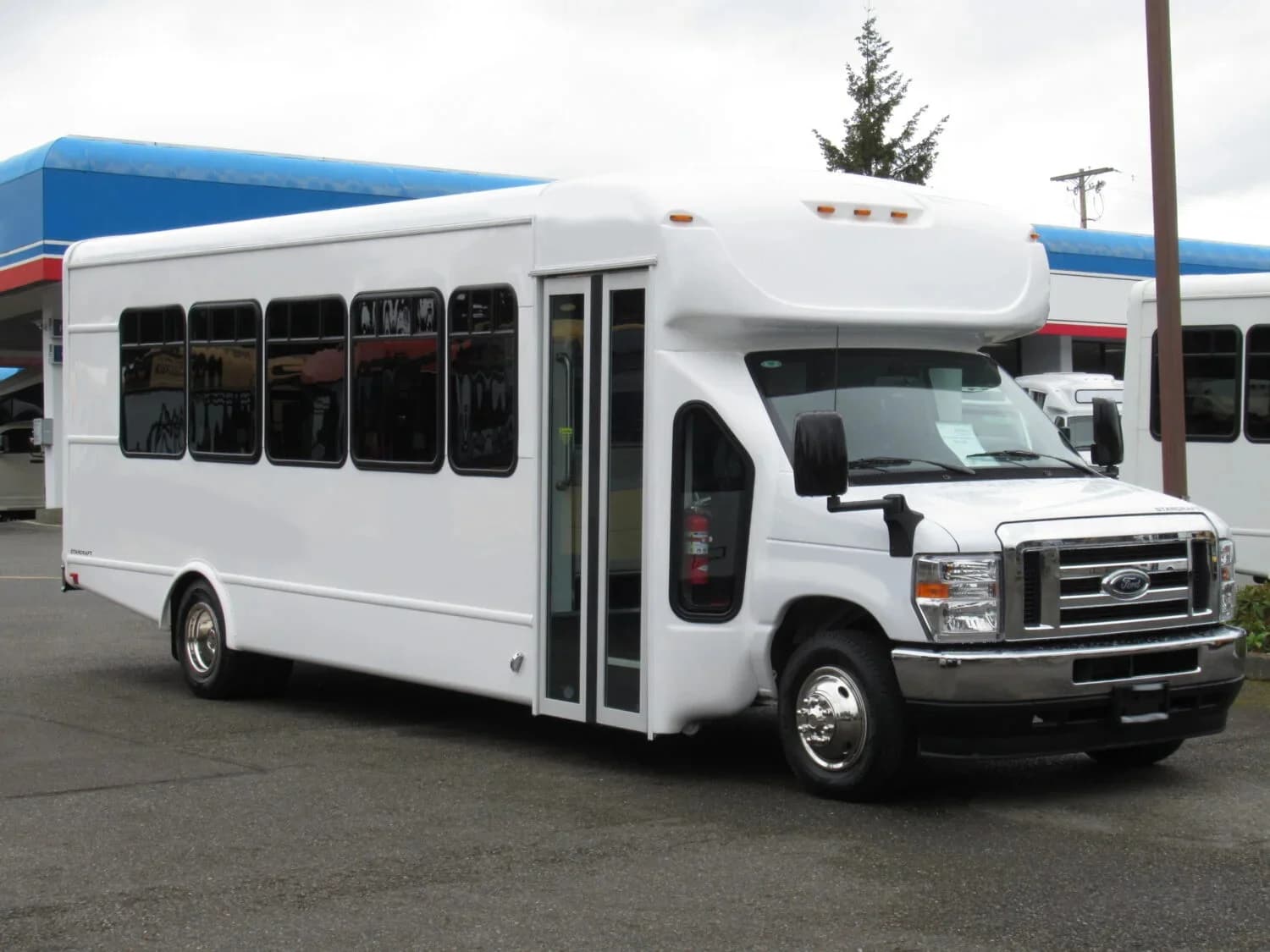 2025 Ford E450 Starcraft MVP Shuttle Bus - Image 1