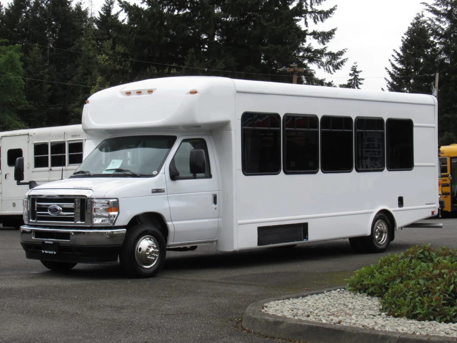 2025 Ford E450 Starcraft MVP Shuttle Bus - Image 2