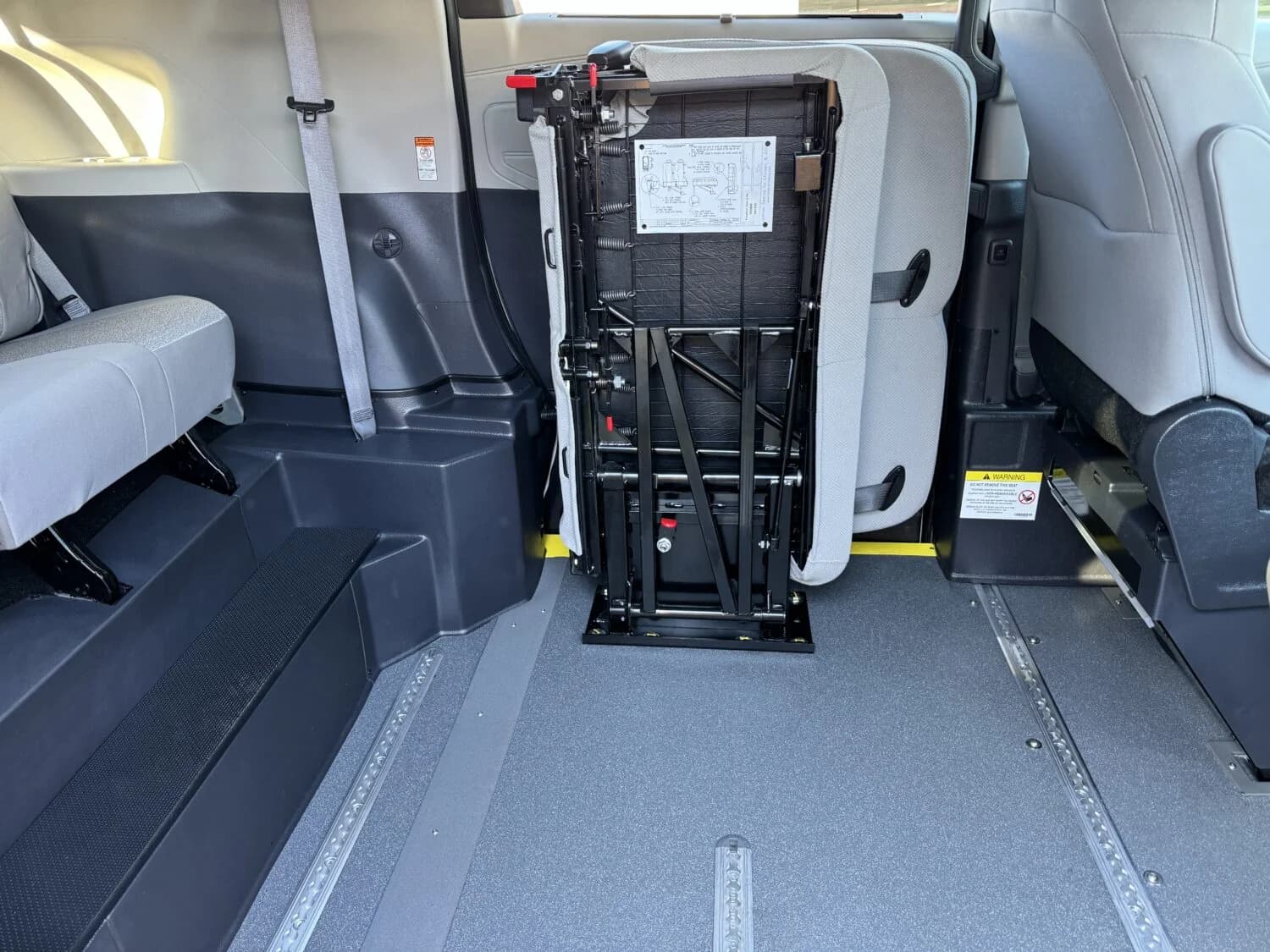 2024 Toyota Sienna Van ADA - Image 10