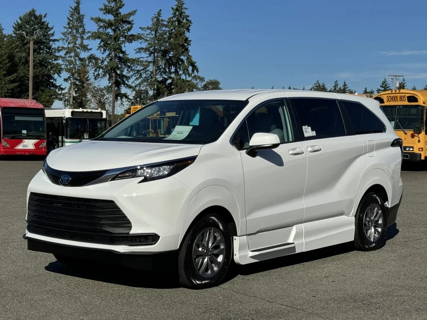 2024 Toyota Sienna Van ADA - Image 2