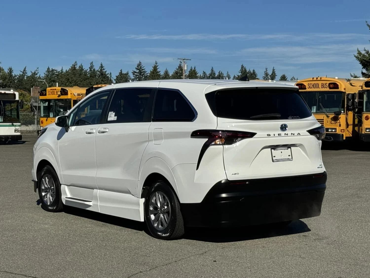 2024 Toyota Sienna Van ADA - Image 4