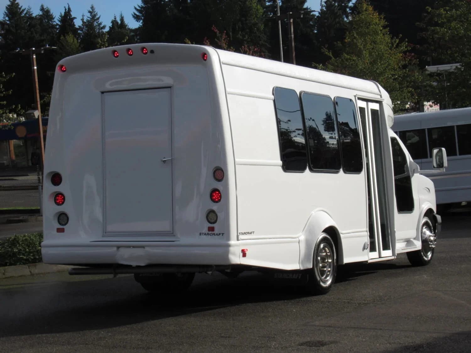 2024 Chevrolet G3500 Starcraft Starquest Shuttle Bus - Image 2