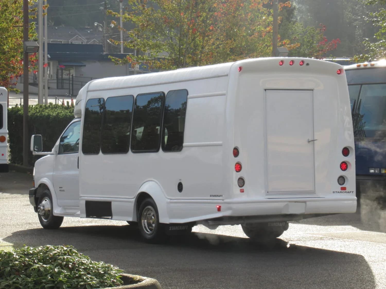 2024 Chevrolet G3500 Starcraft Starquest Shuttle Bus - Image 3