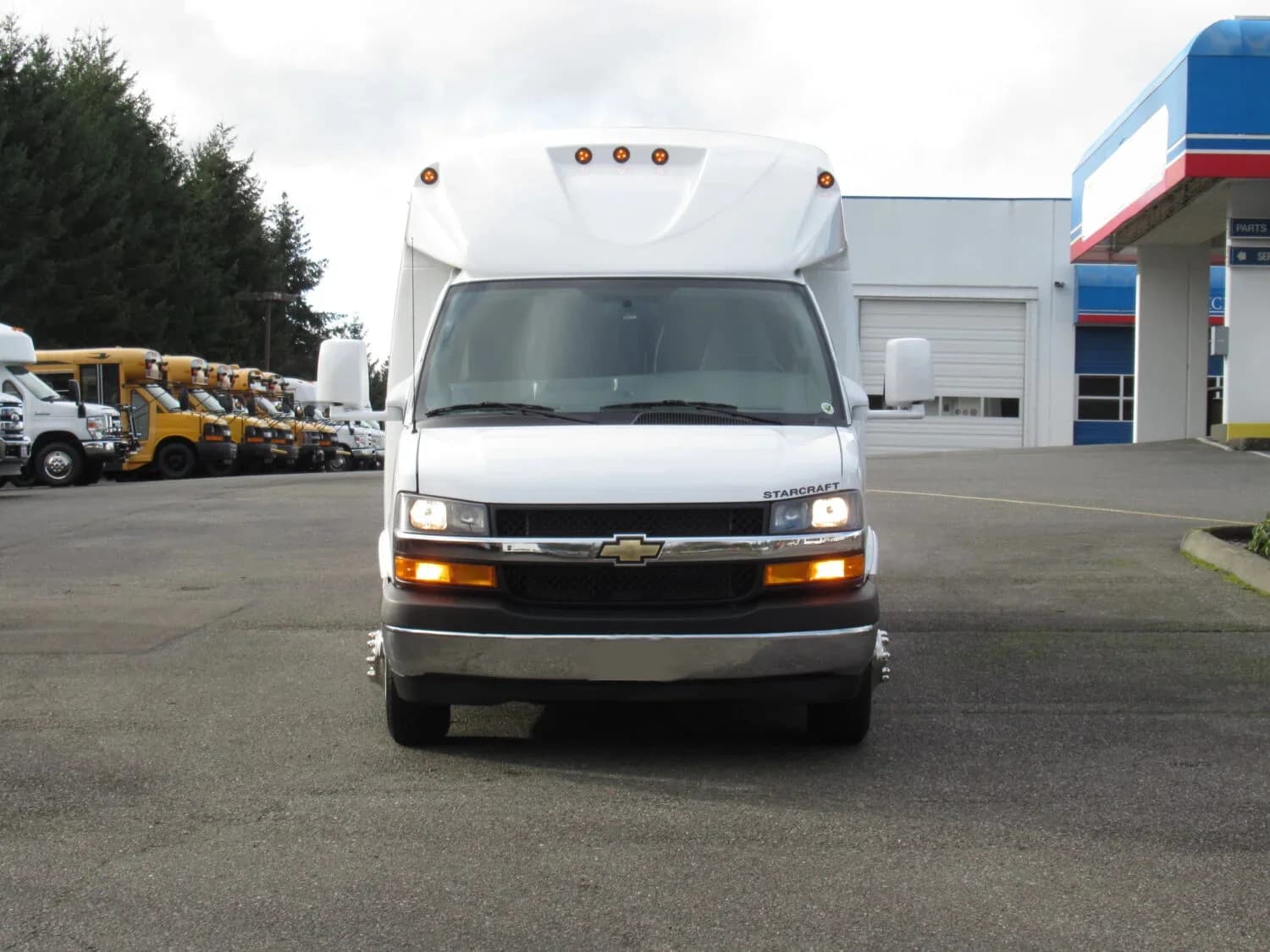 2024 Chevrolet G3500 Starcraft Starquest Shuttle Bus - Image 1